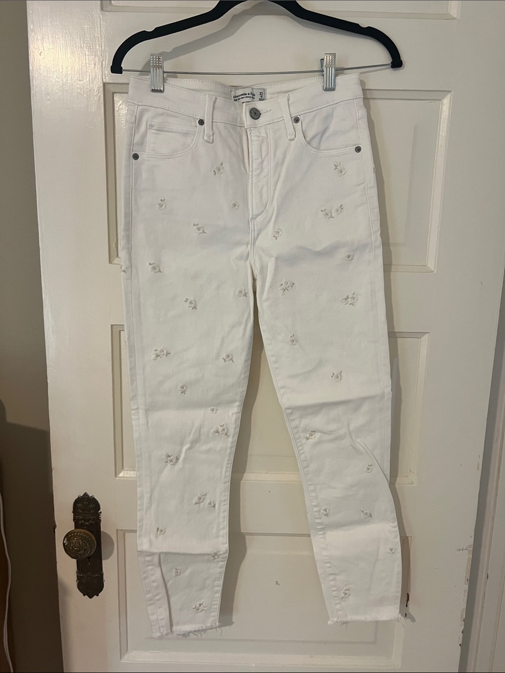 Abercrombie & Fitch White Skinny Jeans with Subtle Embroidery